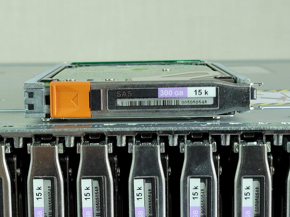 EMC VNX5600 with 2TB Flash & 140 x 300GB 15K w/ remote installation