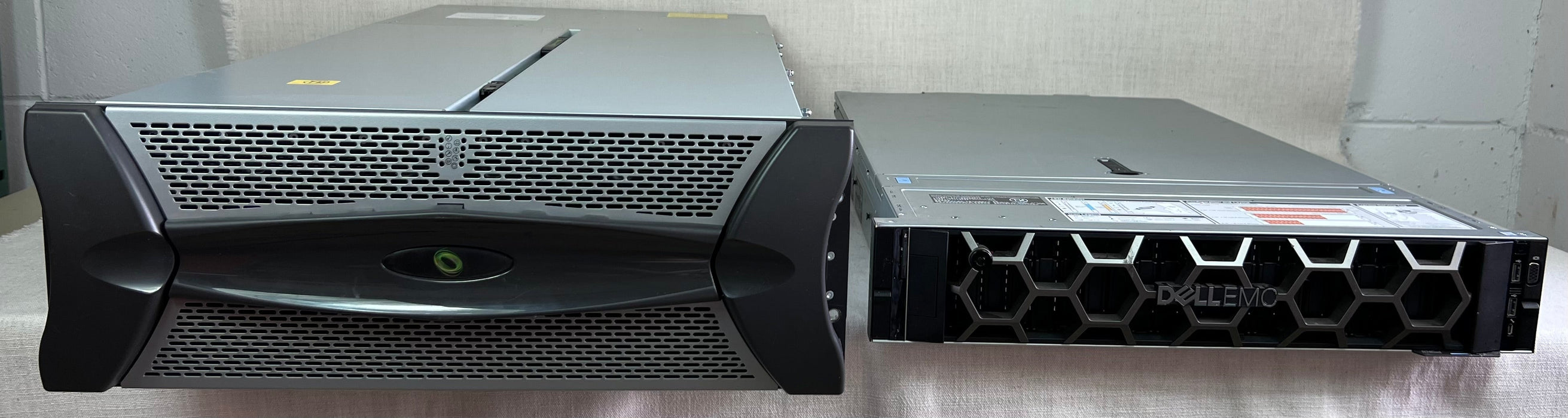 398TB TrueNAS Hybrid Flash Direct Attach Storage Array w/ Dell R740XD Server