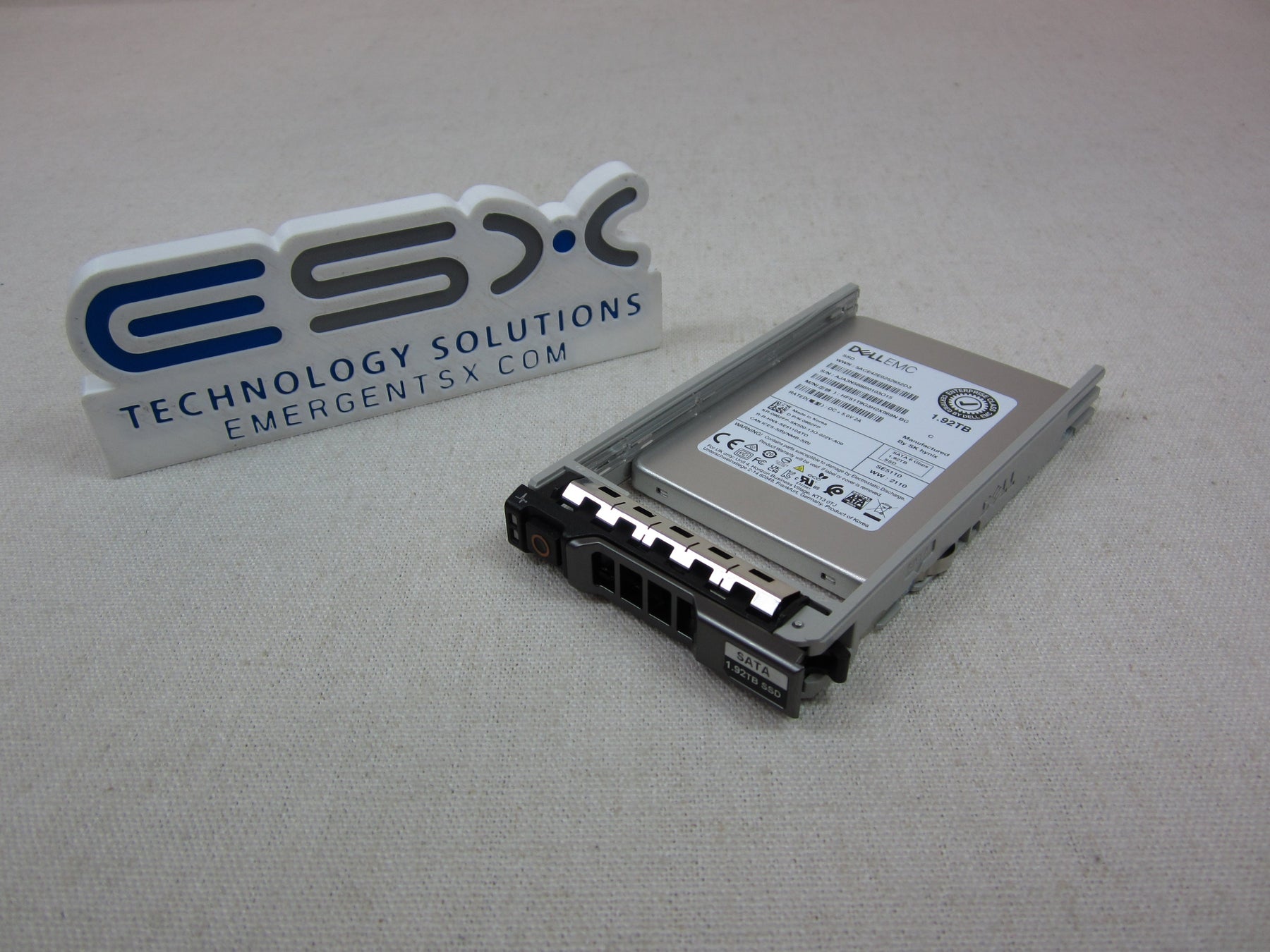 Dell 962FP 1.92TB 6Gb/s 2.5" SATA RI SSD HFS1T9G3H2X069N w/ 13G Tray