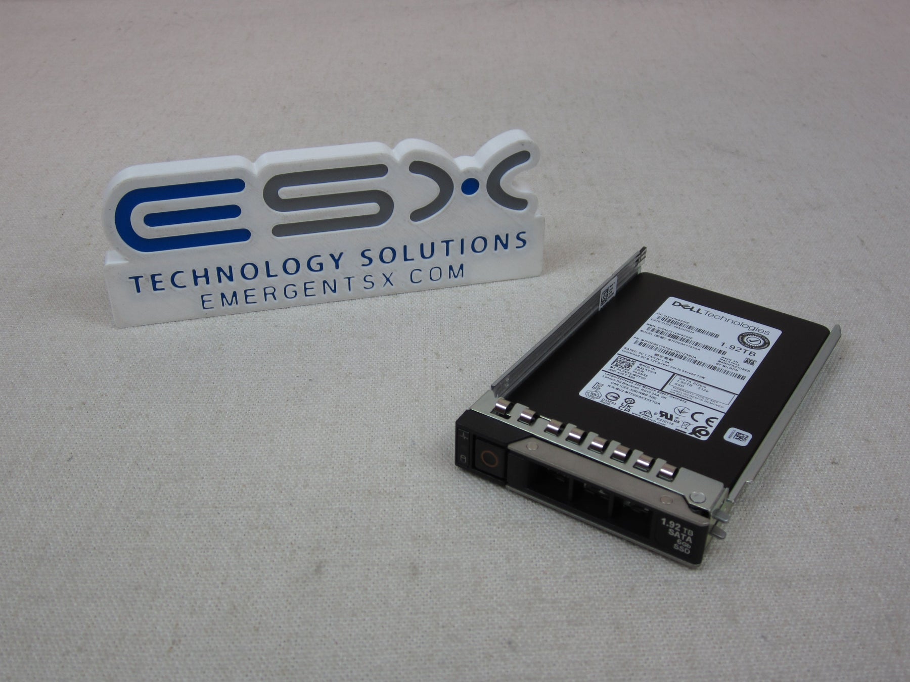 Dell KXNX5 1.92TB 6Gb/s 2.5" SATA RI SSD MTFDDAK1T9TGA