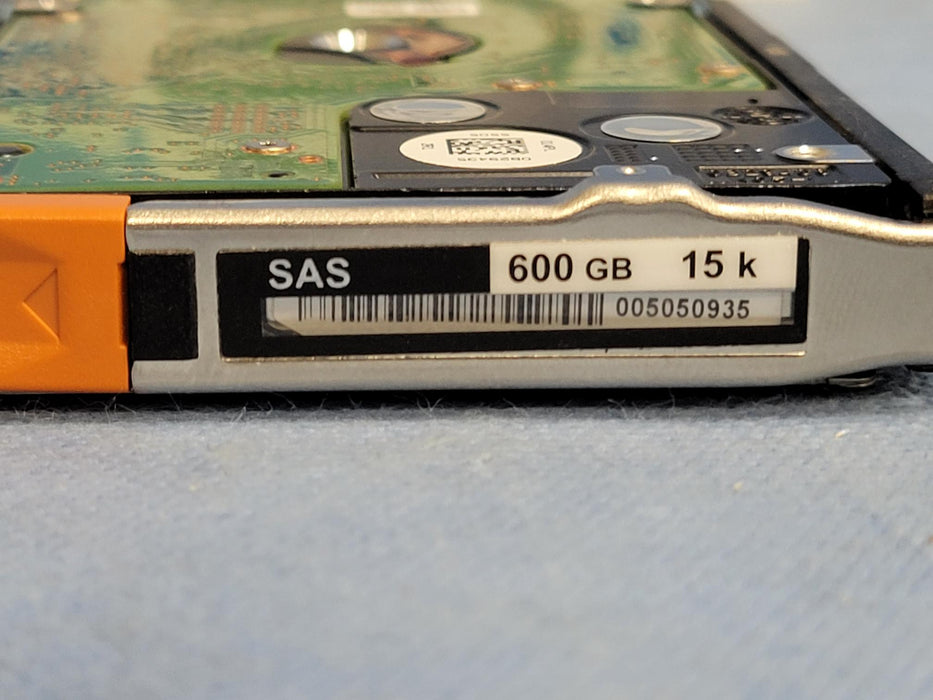 Lot of 5 - EMC VNX 600GB 15K 2.5” HD – PN: 005050935 – V4-2S15-600 / V6-2S15-600
