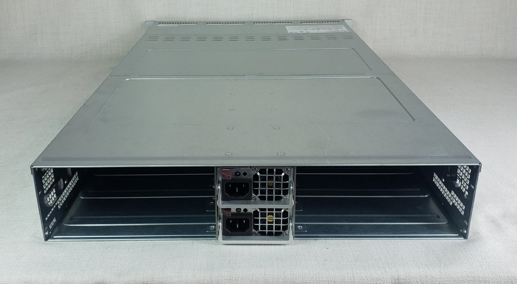 Nutanix NX-1465-G5-2640v4 2U 4 Node 12x 3.5” Barebones Server – No Nodes