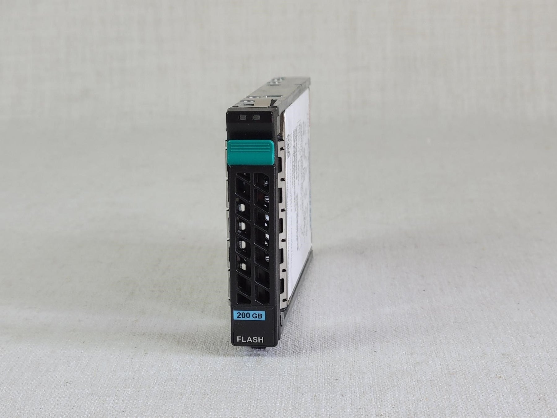 EMC XtremIO 200GB 2.5" SAS SSD for XtremIO Controller 105-000-304