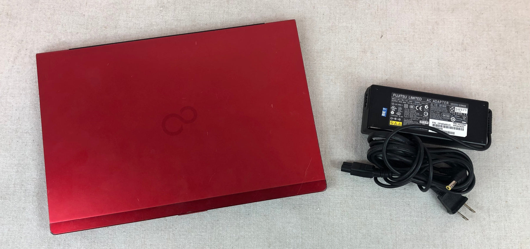 Fujitsu Lifebook U938 13.3” i5-8350U, 8GB/256GB, Touch Screen, Power adapter