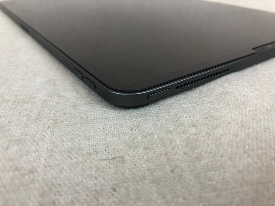 Apple iPad Pro 3rd Gen, Wi-Fi only, 12.9”, 4gb Ram, 64gb SSD - yellow screen