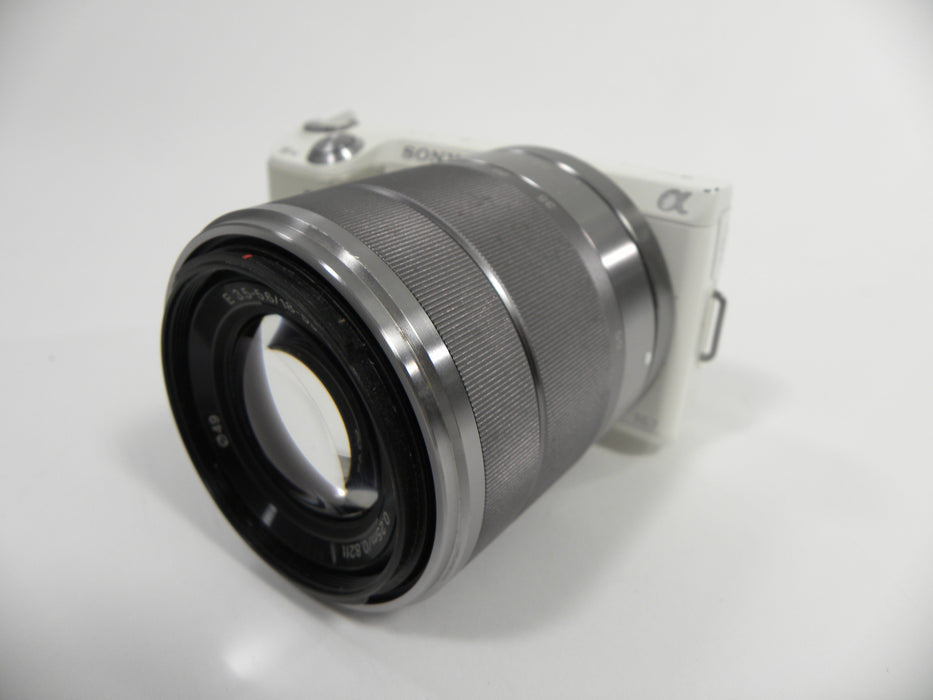 Sony a NEX-5N 14.2mp Digital Mirrorless Camera(White) w/18-55 f3.5-5.6 OSS