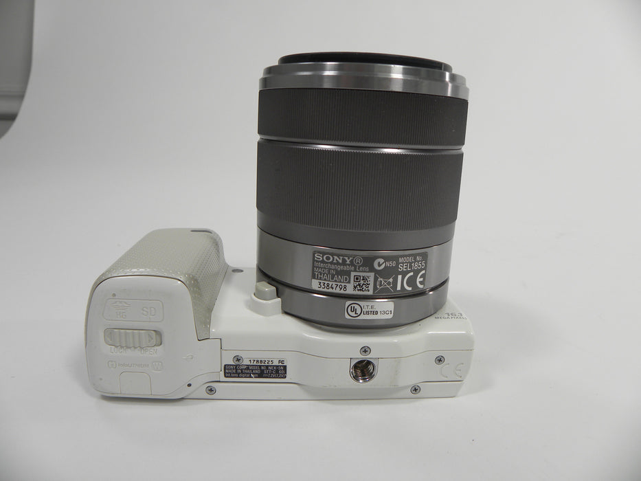 Sony a NEX-5N 14.2mp Digital Mirrorless Camera(White) w/18-55 f3.5-5.6 OSS