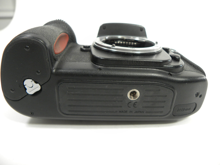 Nikon F100 35mm SLR film camera Body Only