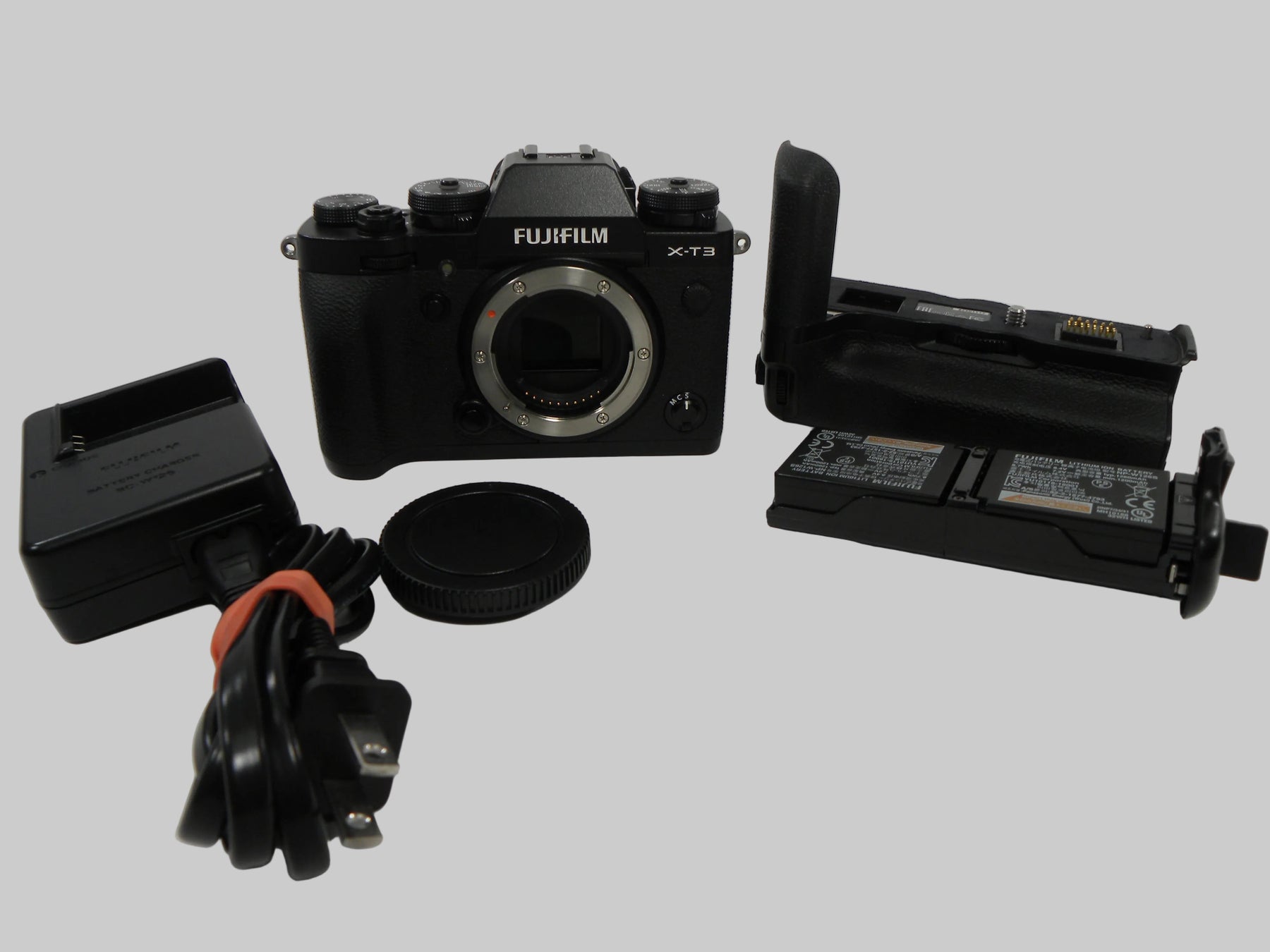 Fujifilm X-T3 26.1mp Digital Mirrorless body only w/VG-XT3 Grip Shutter Ct. 3