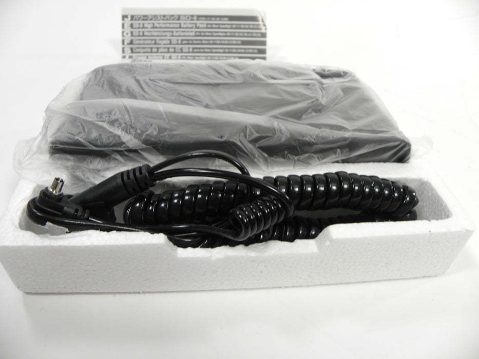 Nikon SD-8 Battery Pack in Box