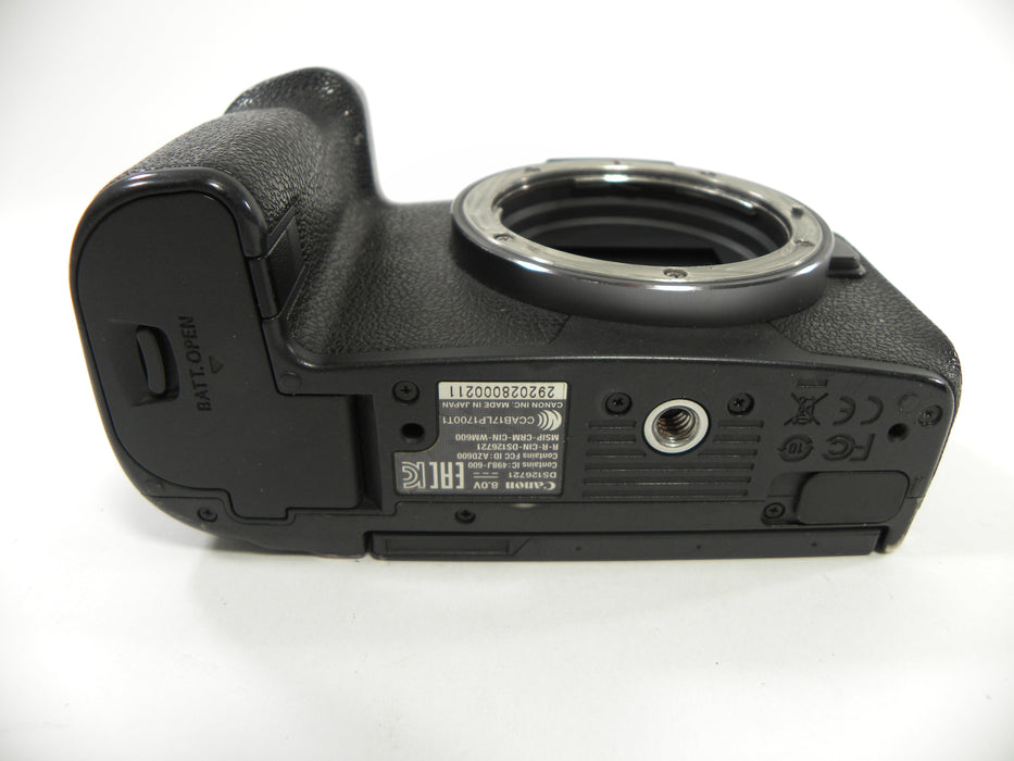 Canon EOS R 30.3mp Digital SLR body only Shutter Ct. 373,000