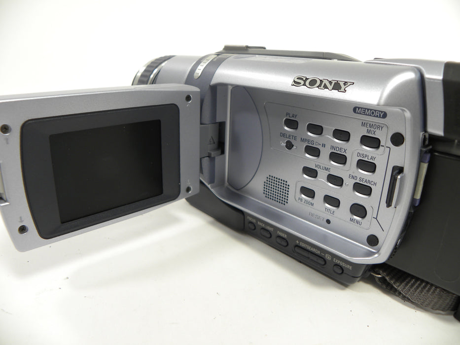 Sony DCR-TRV340 Digital 8 Steady Shot Handycam Camcorder