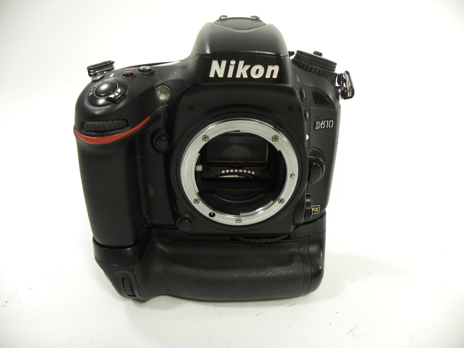 Nikon D610 FX 24.3mp Digital SLR body only Shutter Ct. 45,949