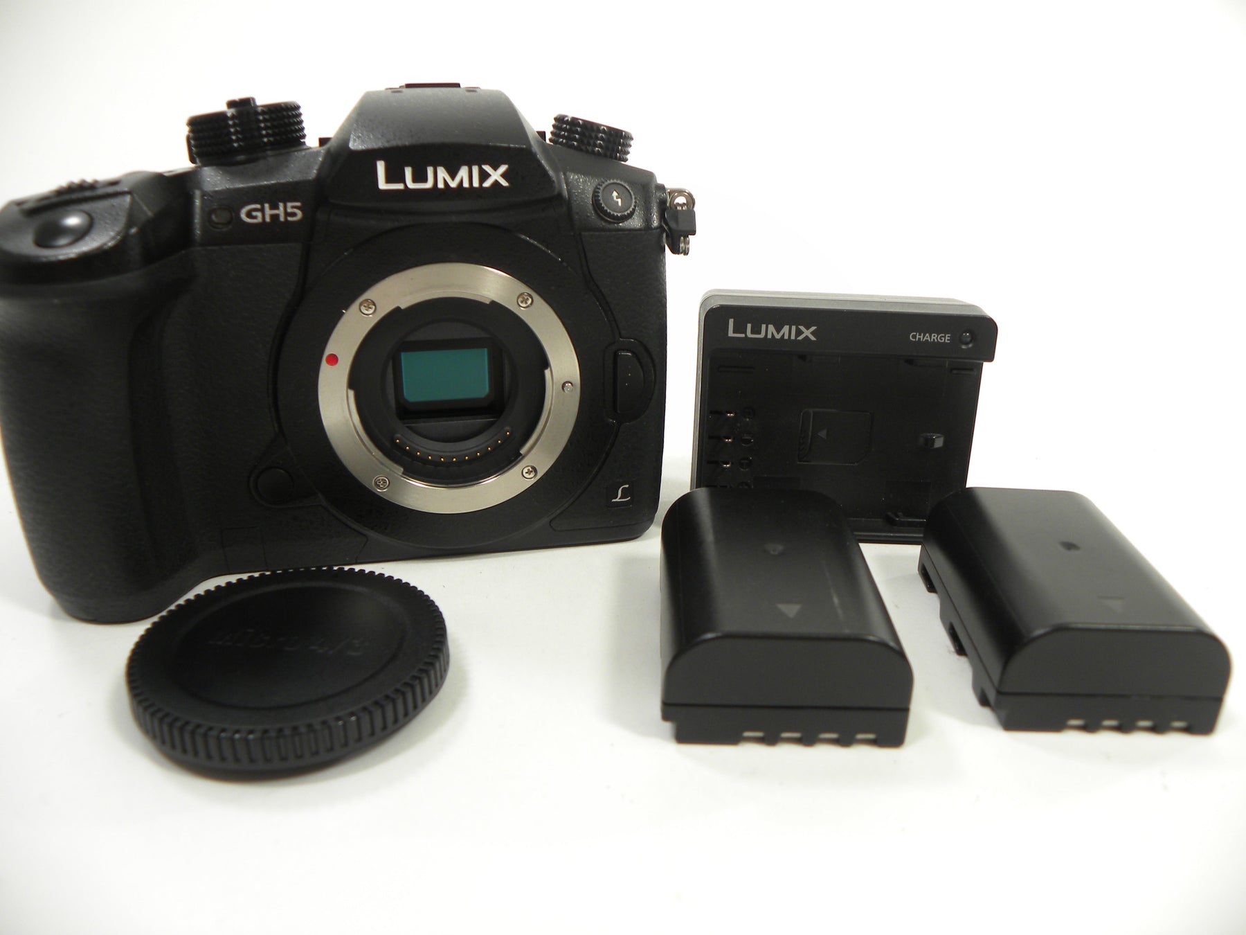 Panasonic Lumix GH5 20.3mp Digital Mirrorless Body Only Shutter Ct. 3,193