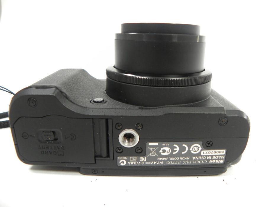 Nikon Coolpix P7700 12.2mp Digital Camera