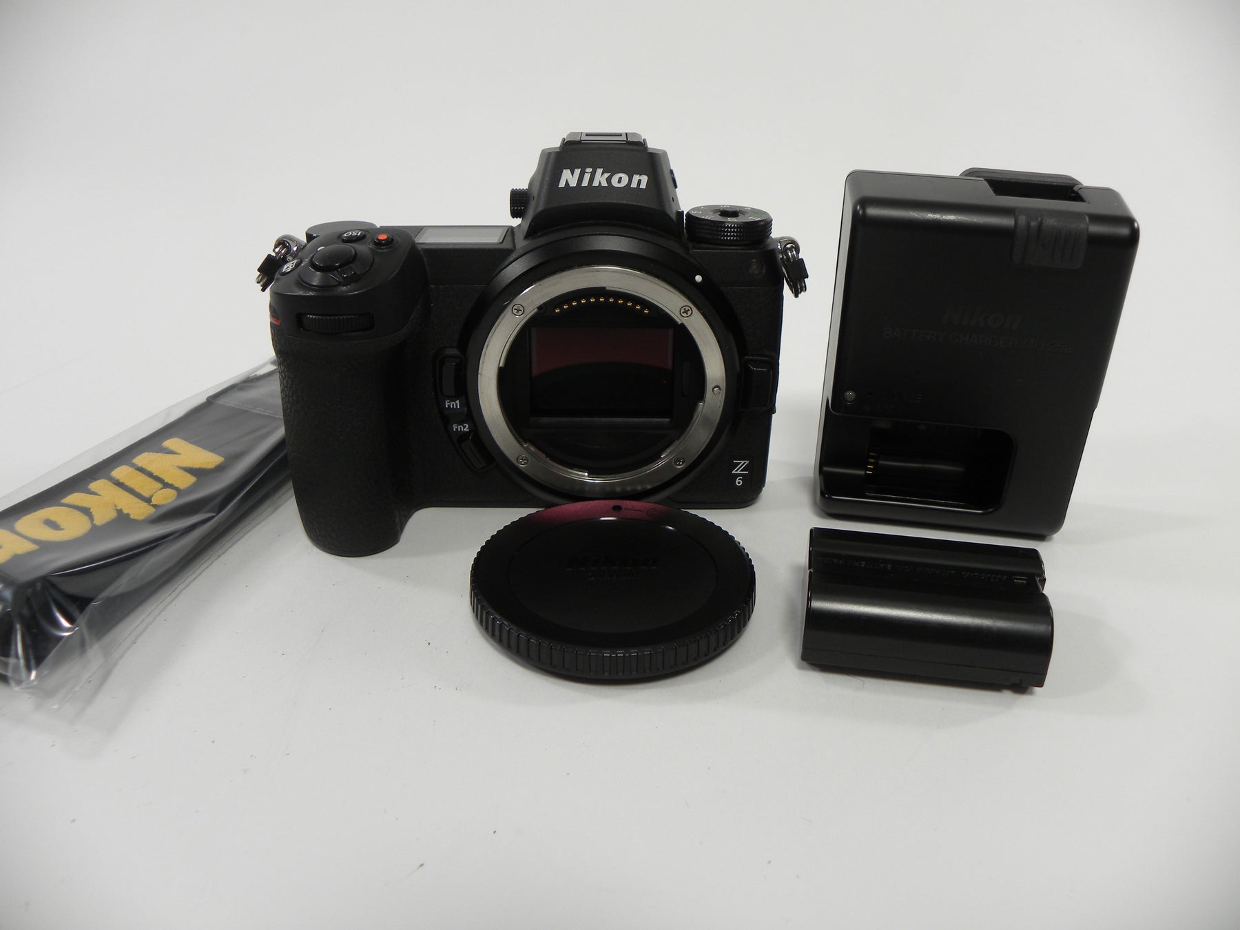 Nikon Z6 24.5mp Digital Mirrorless Camera Body Only Shutter ct. 6,052