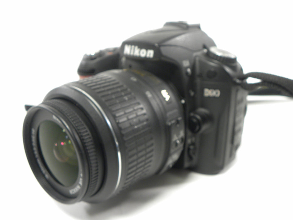 Nikon D90 12.3mp Digital SLR w/AF-S DX VR 18-55mm Shutter Ct. 6,622