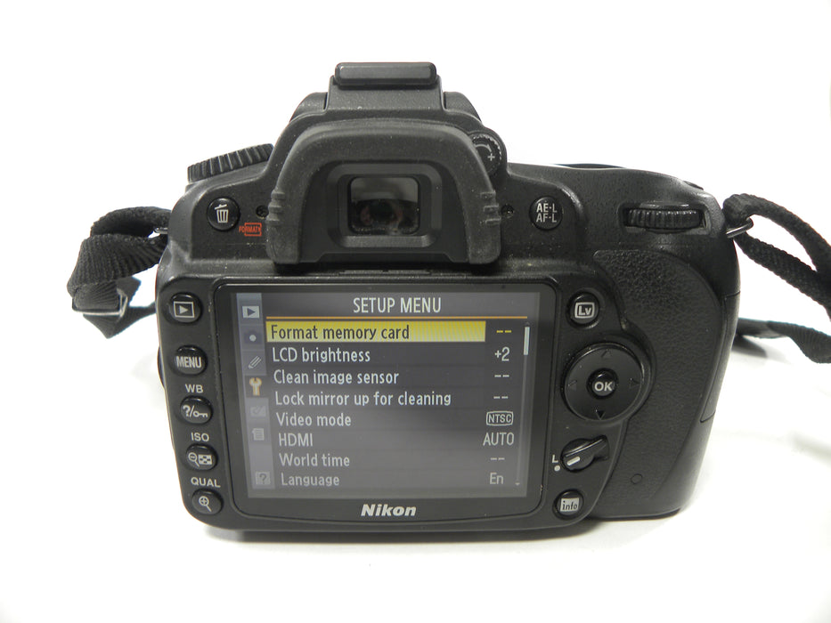 Nikon D90 12.3mp Digital SLR w/AF-S DX VR 18-55mm Shutter Ct. 6,622