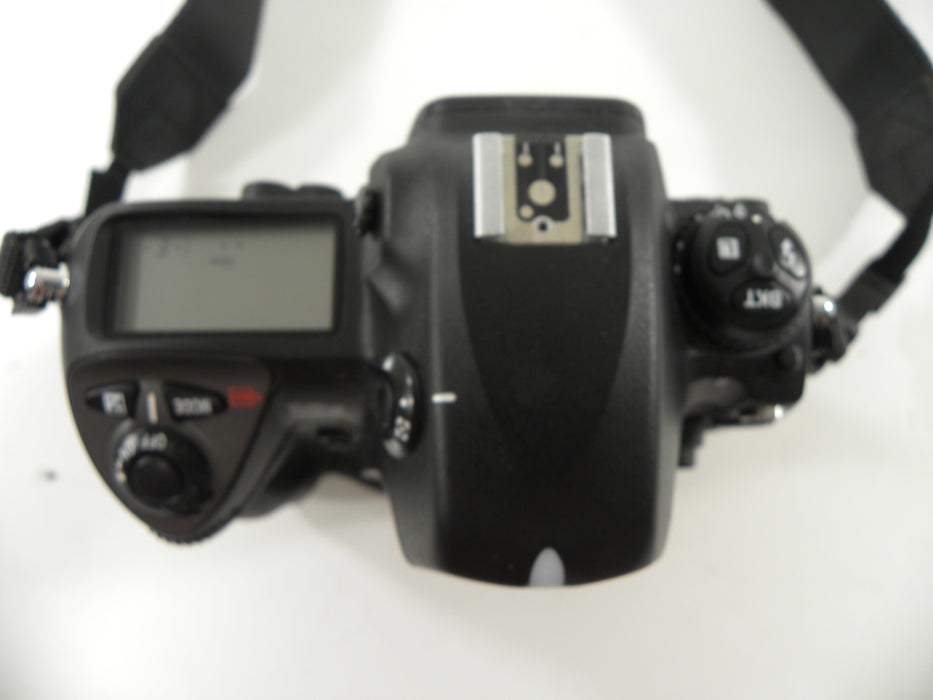 Nikon D2x 12.4mp Digital SLR Body Only Shutter Ct. 18,558