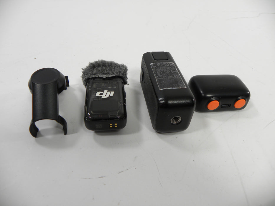 DJI OSMO Pocket 3 w/Mic2 Light and Case