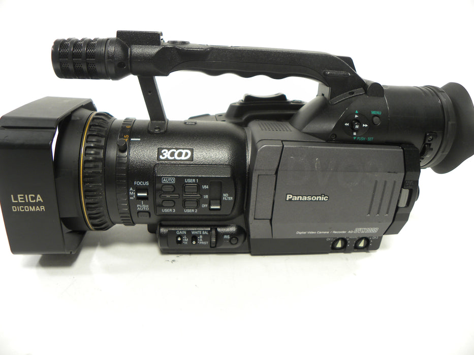 Panasonic AG-DVX100BP 3CCD Mini DV Camcorder