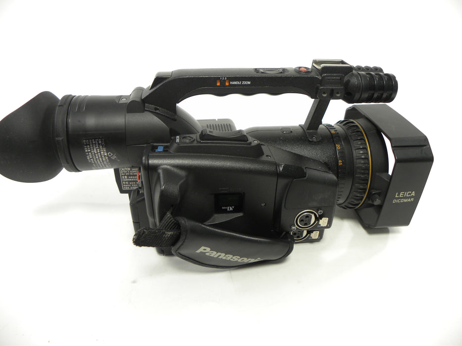 Panasonic AG-DVX100BP 3CCD Mini DV Camcorder