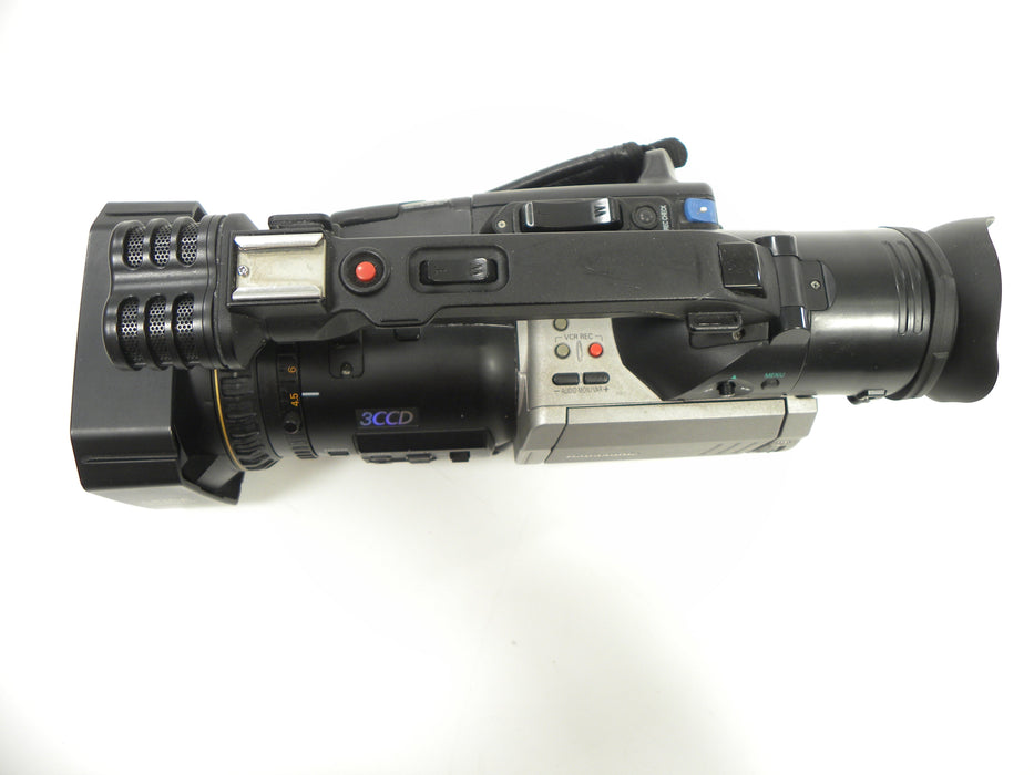 Panasonic AG-DVX100BP 3CCD Mini DV Camcorder AS IS NO RETURNS!