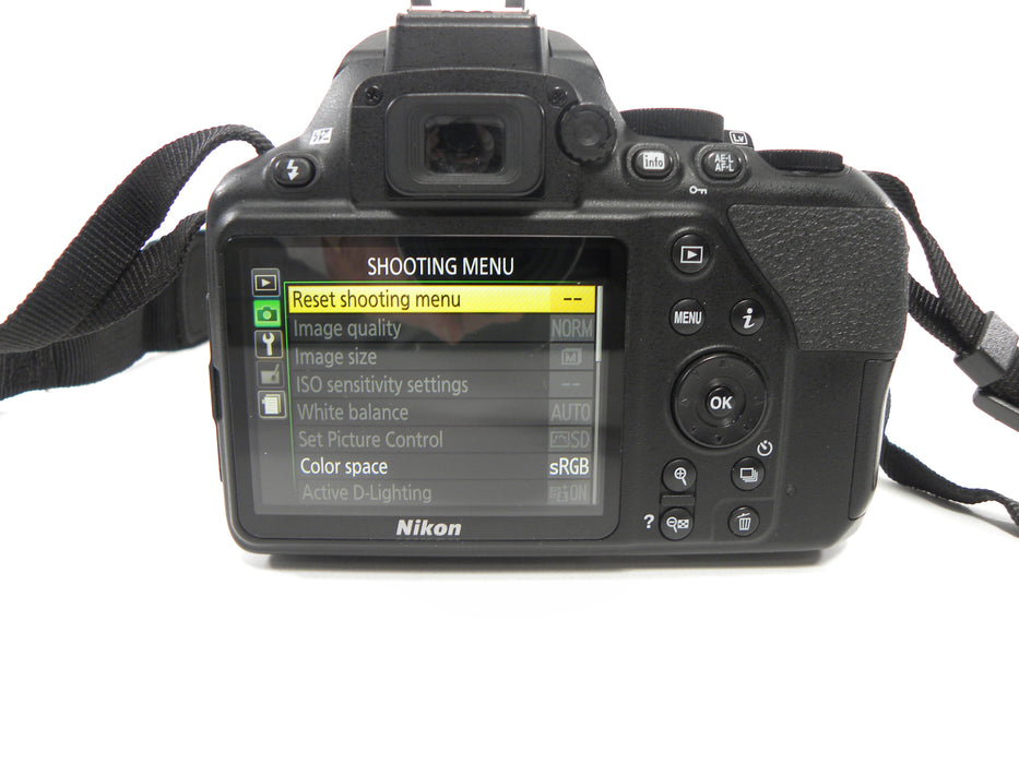 Nikon D3500 24.2mp Digital SLR w/AF-P Nikkor 18-55 shutter ct. 32,455