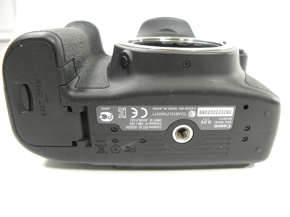 Canon EOS 70D 20mp Digital SLR Body Only Shutter Ct. 9,165