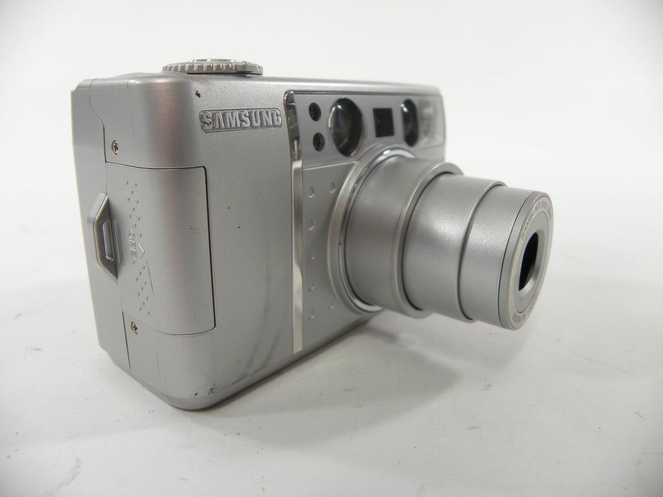 Samsung Maxima Zoom 120 Ti Quartz Date 35mm camera