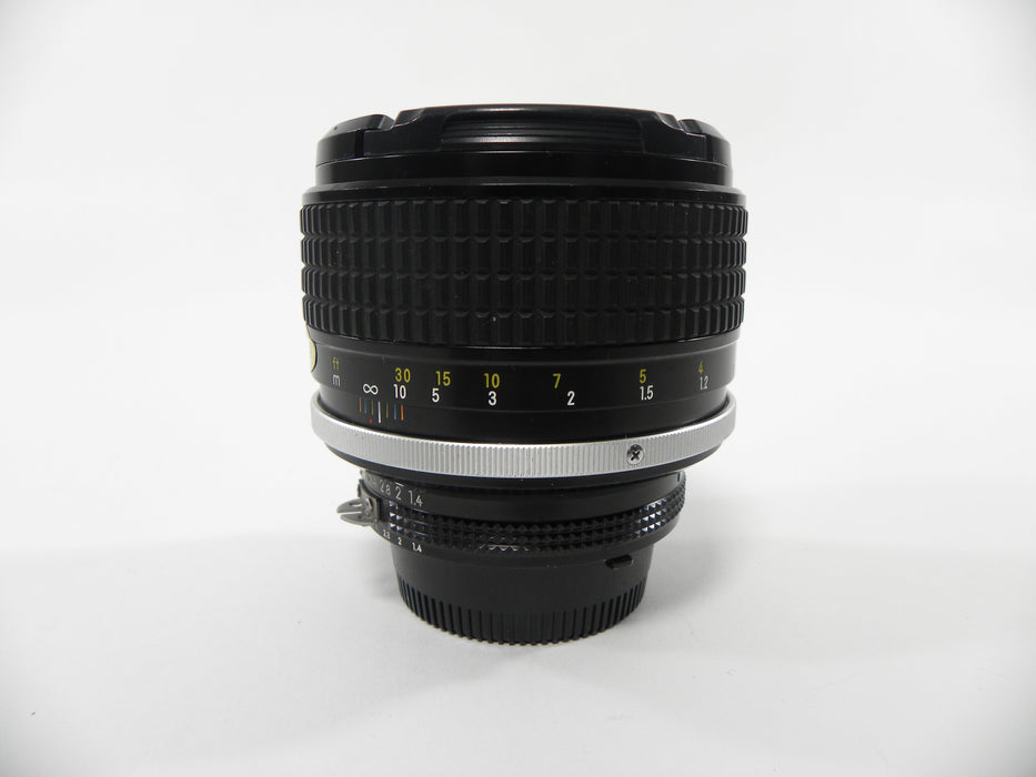 Nikon Nikkor 85mm f1.4 Ais lens   AS IS  No Returns