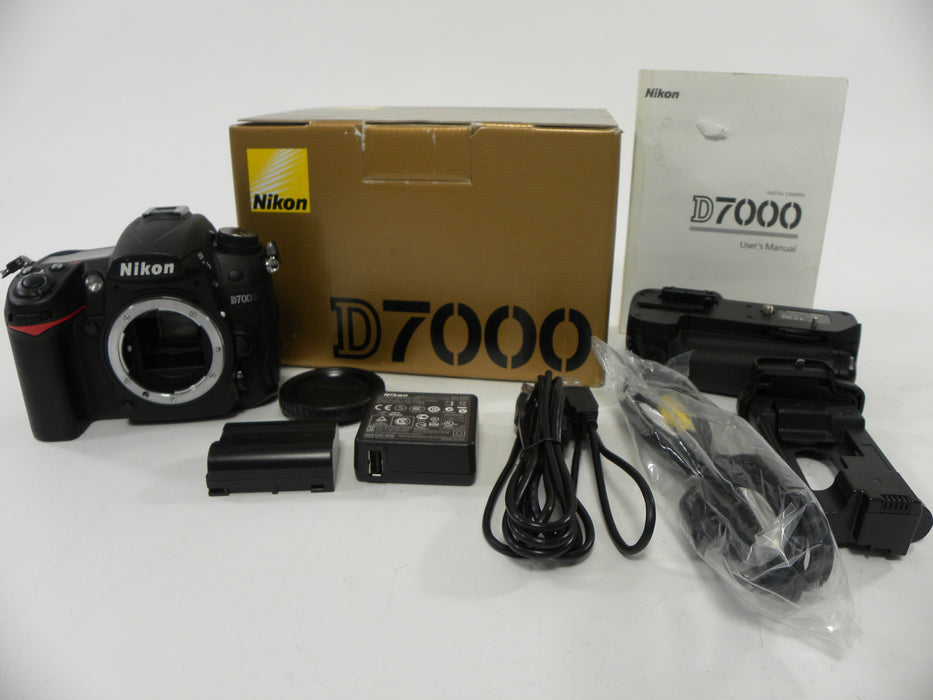 Nikon D7000 16.2mp Digital SLR Body only Shutter Ct. 2,621