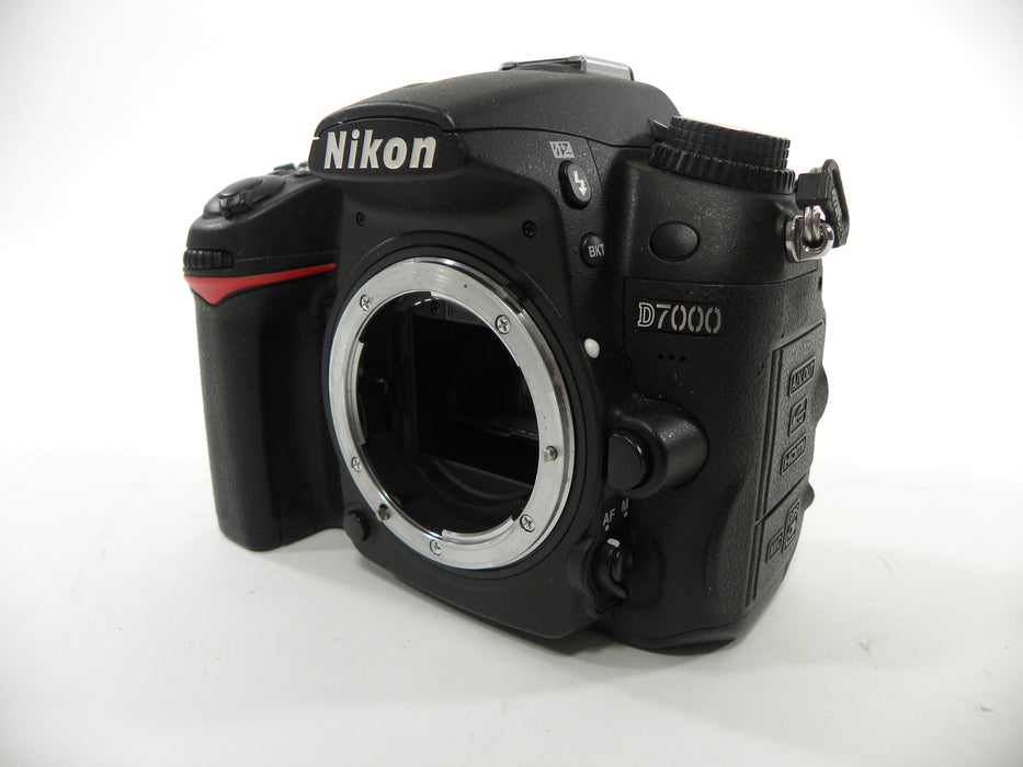 Nikon D7000 16.2mp Digital SLR Body only Shutter Ct. 2,621