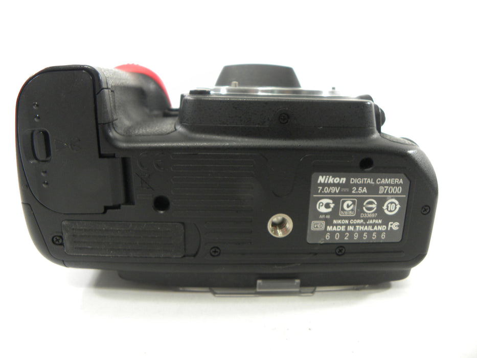 Nikon D7000 16.2mp Digital SLR Body only Shutter Ct. 2,621