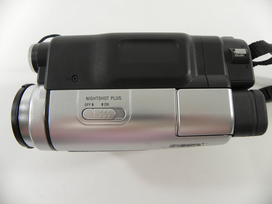 Sony CCD-TRV138 Video Hi8 Handycam Camcorder