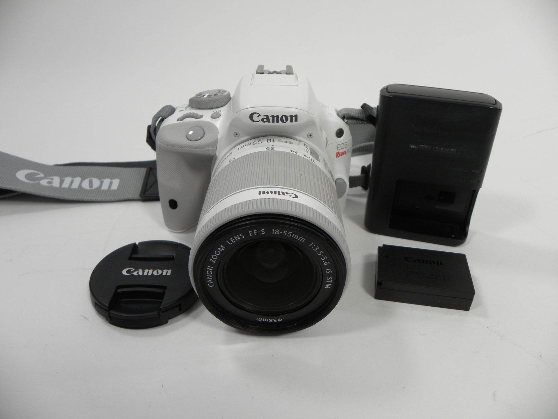 Canon EOS Rebel SL1 18.0mp Digital SLR w/EF-S 18-55 IS STM Shutter Ct. 675