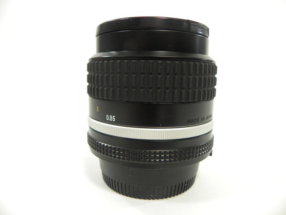 Nikon Nikkor 85mm f2 F Mount Lens
