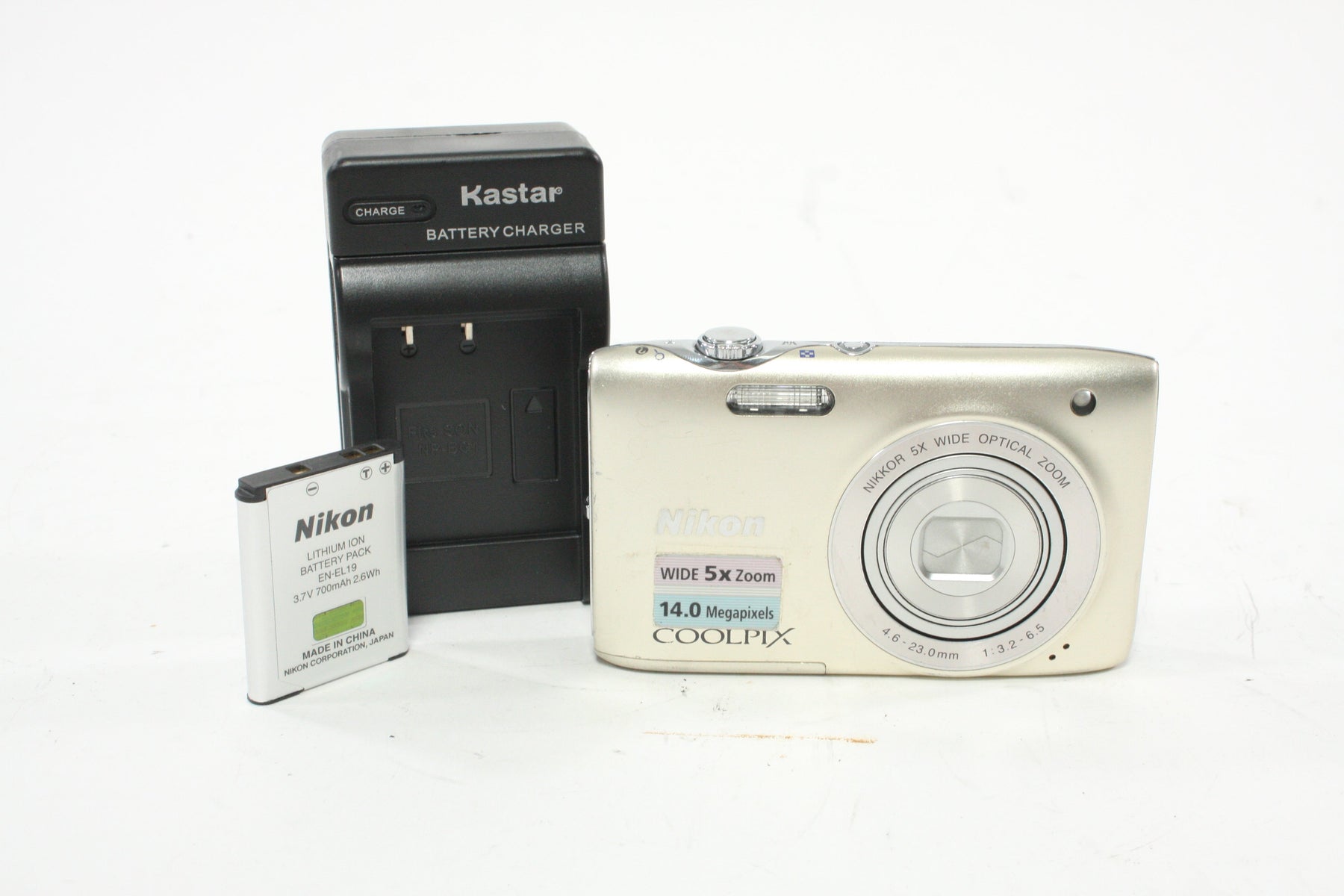 Nikon Coolpix S3100 Digital Point-and-Shoot Camera 5x Zoom 14.0mp