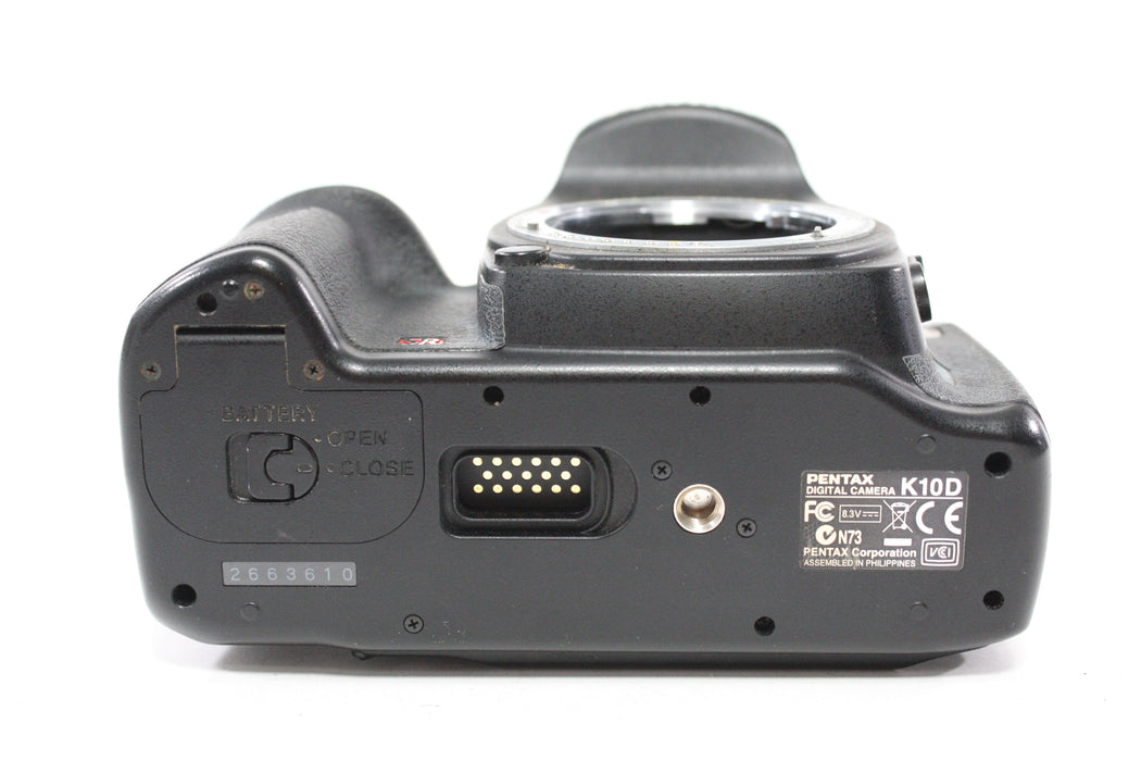 Pentax K10 D DSLR Camera with 18-55mm f/3.5-5.6 SMC Pentax-DA Lens with Shutter Count 6,783