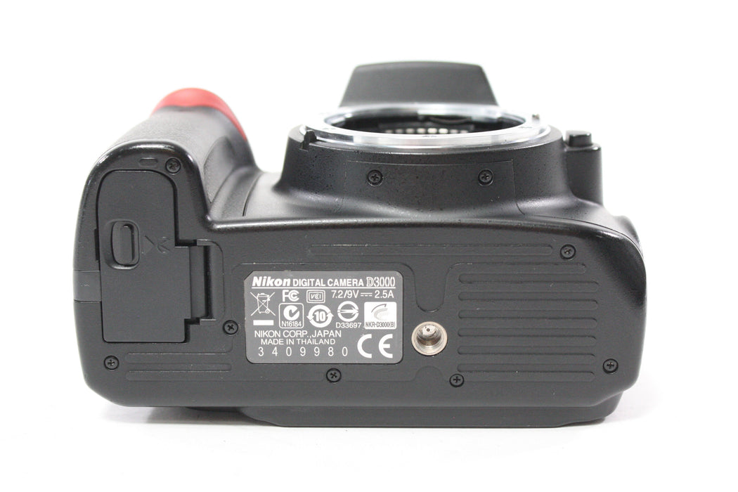 Nikon D3000 DSLR Camera with 18-55mm f/3.5-5.6 G VR AF-S DX Nikkor Lens with Shutter Count 20,253