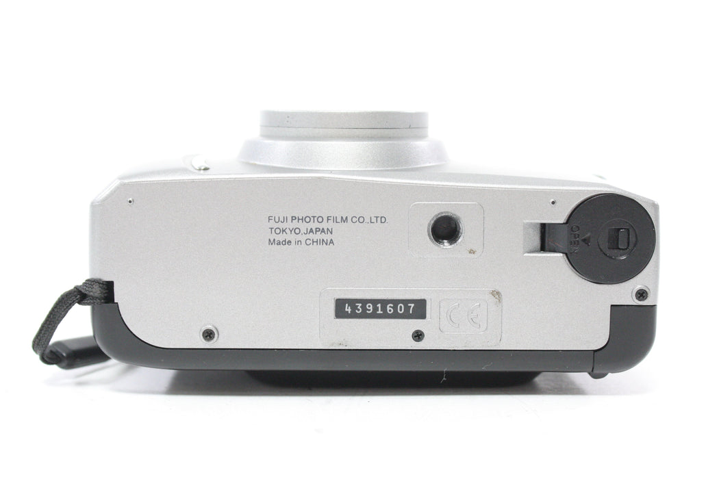 Fujifilm S700 Zoom Date Discovery 35mm Point and Shoot Camera
