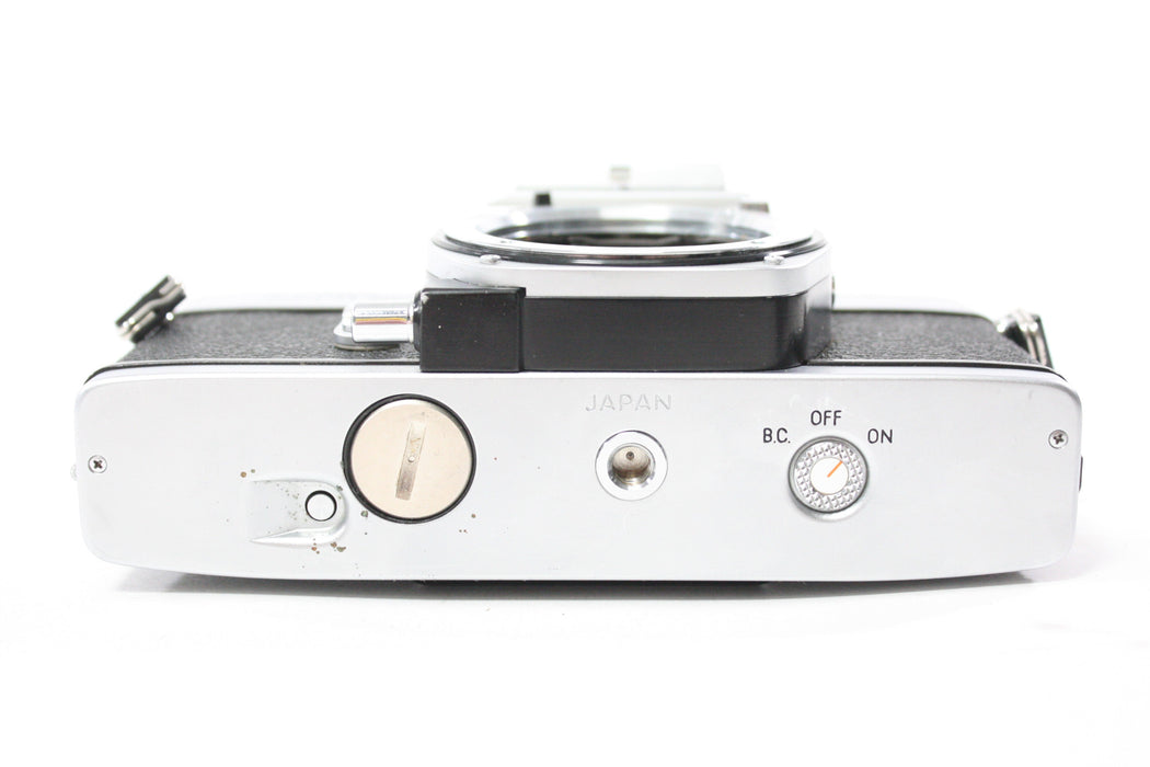 Minolta SRT202 35mm SLR Camera with 50mm f/1.7 MD Lens