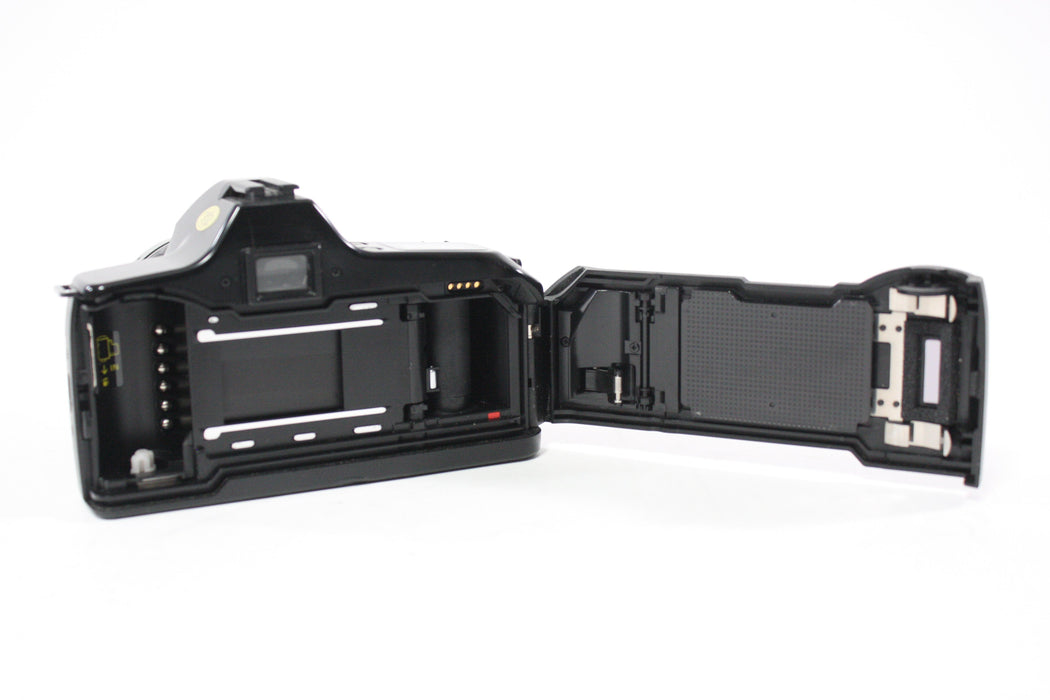 Minolta Maxxum 3000i 35mm SLR Camera with Minotla Maxxum 35-80mm f/4 AF Zoom for A Mount Lens