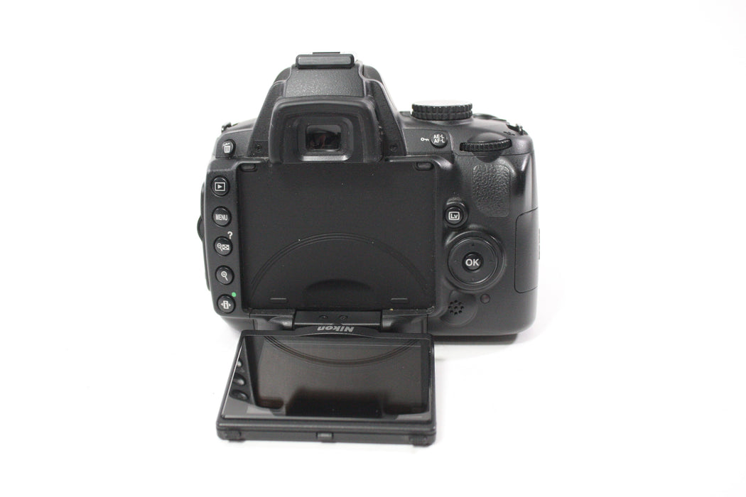 Nikon D5000 DSLR Camera with Nikon 18-55mm f/3.5-5.6G DX VR Lens with Shutter Count 5,107