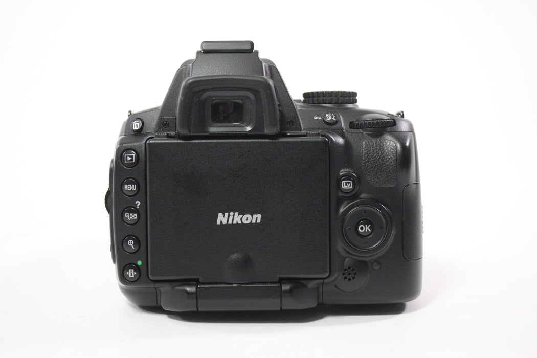 Nikon D5000 DSLR Camera with Nikon 18-55mm f/3.5-5.6G DX VR Lens with Shutter Count 5,107