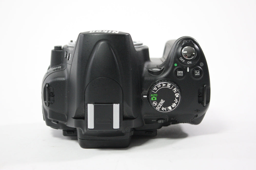 Nikon D5000 DSLR Camera with Nikon 18-55mm f/3.5-5.6G DX VR Lens with Shutter Count 5,107
