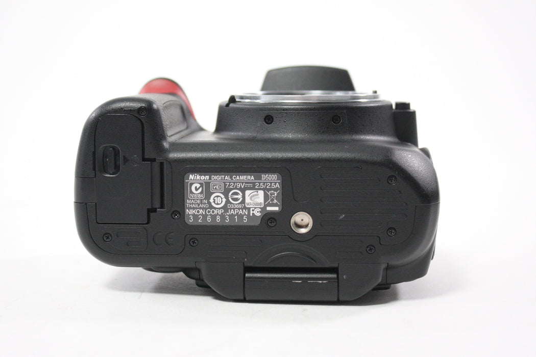Nikon D5000 DSLR Camera with Nikon 18-55mm f/3.5-5.6G DX VR Lens with Shutter Count 5,107