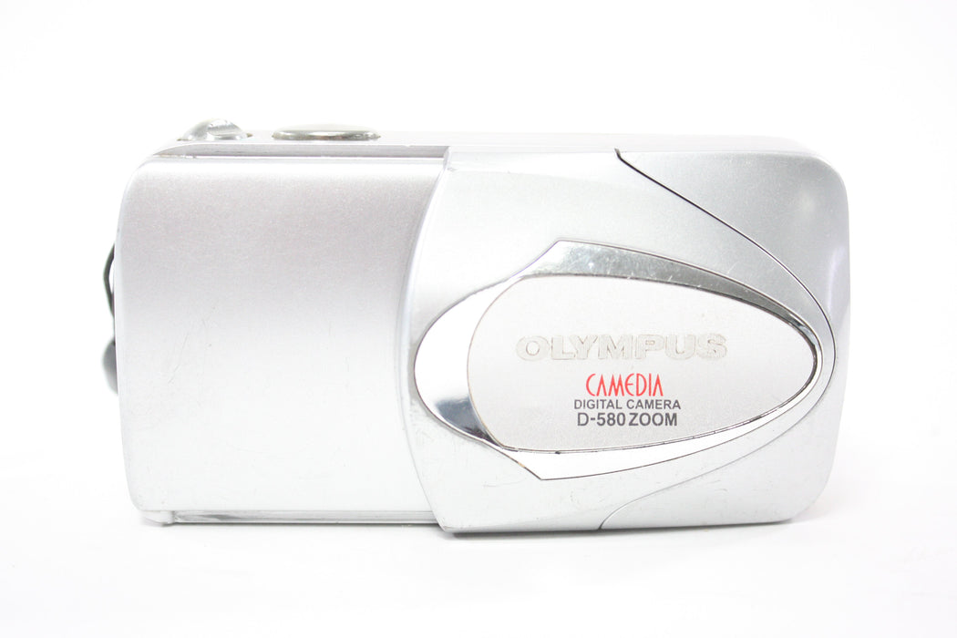 Olympus Camedia  D-560 Zoom Digital Point and Shoot Camera 3x Zoom 3.2mp (Silver)