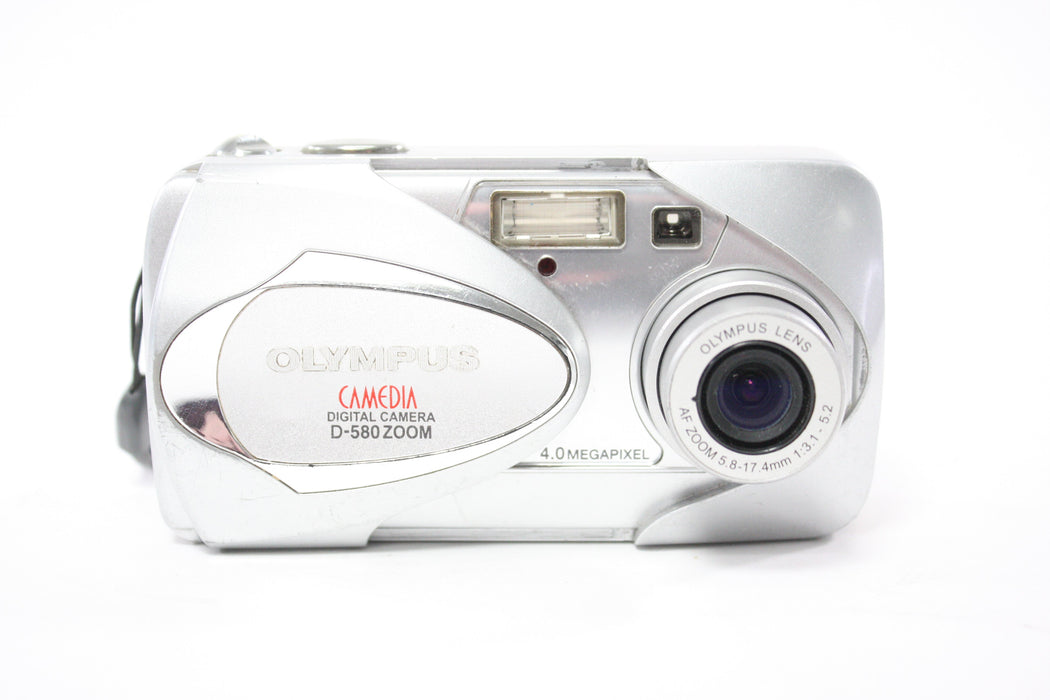 Olympus Camedia  D-560 Zoom Digital Point and Shoot Camera 3x Zoom 3.2mp (Silver)