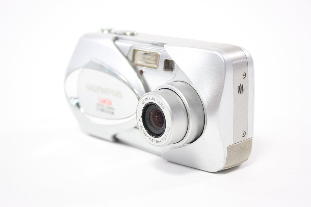 Olympus Camedia  D-560 Zoom Digital Point and Shoot Camera 3x Zoom 3.2mp (Silver)